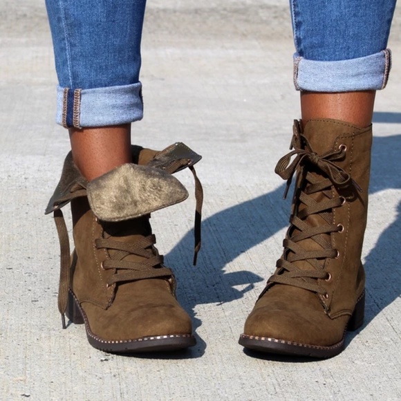 FAUX SUEDE/FUR LINED OLIVE GREEN COMBAT BOOT LACE UP/SIDE ZIP GOLD STUD ACCENTS - Picture 5 of 6